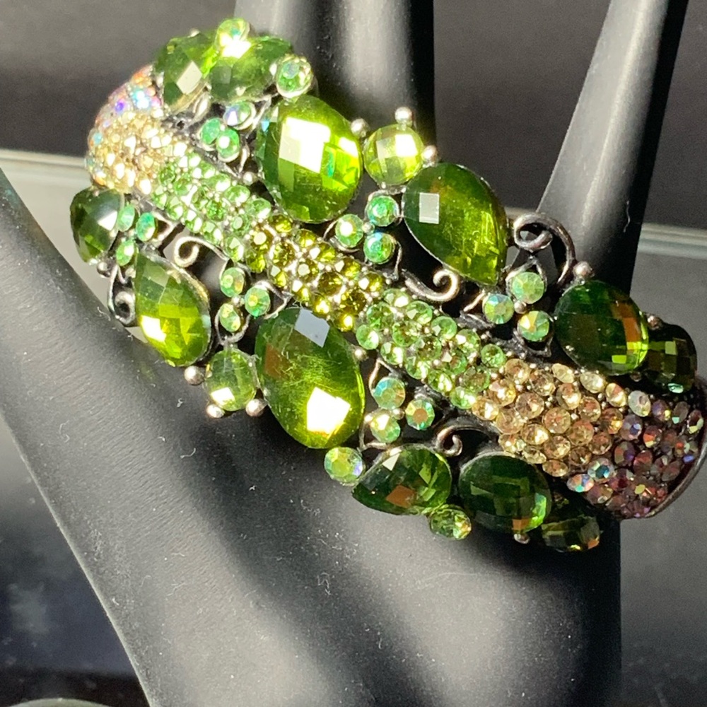 Vintage Elegant Green Crystal Bracelet Rhinestones Hinged Opening - Picture 7 of 9